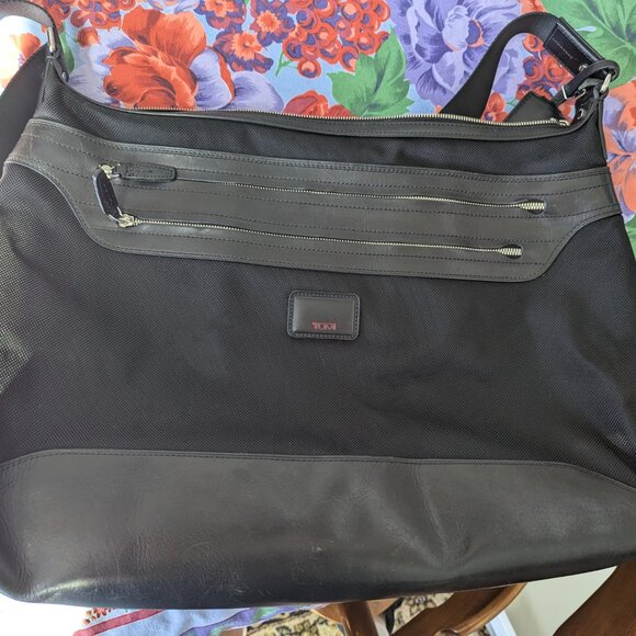 TUMI Travel/Messenger Bag - Never been used - Picture 5 of 8